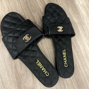 Pre owned slide sandals size 39